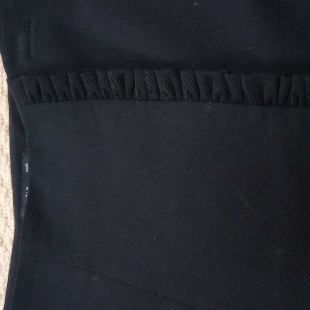NWOT ZARA Size Small Chic Black High Waist RuffledShorts. Side Zipper - Picture 2 of 8